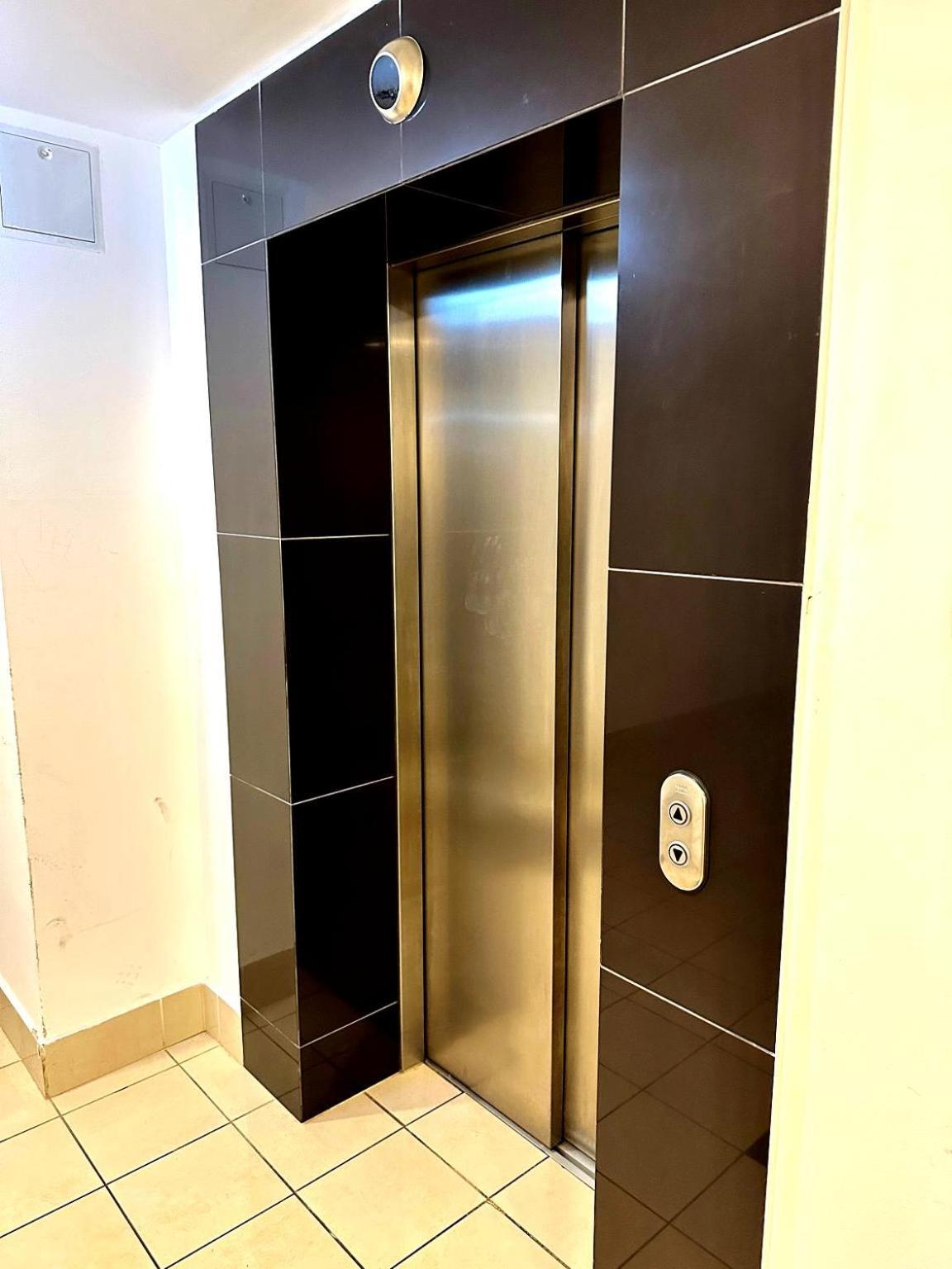 בודפשט City Center Apartment With Balcony מראה חיצוני תמונה
