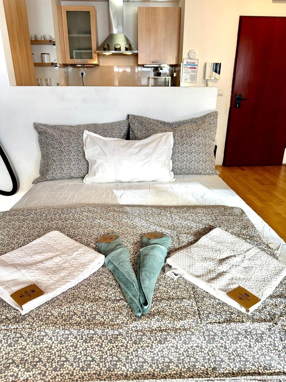 בודפשט City Center Apartment With Balcony מראה חיצוני תמונה